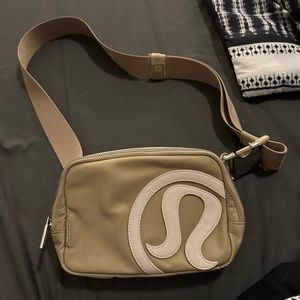 Lululemon Trench/White Opal Belt Bag